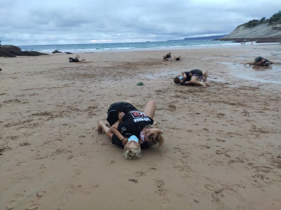 las chicas son guerreras krav maga en santander playa 2021