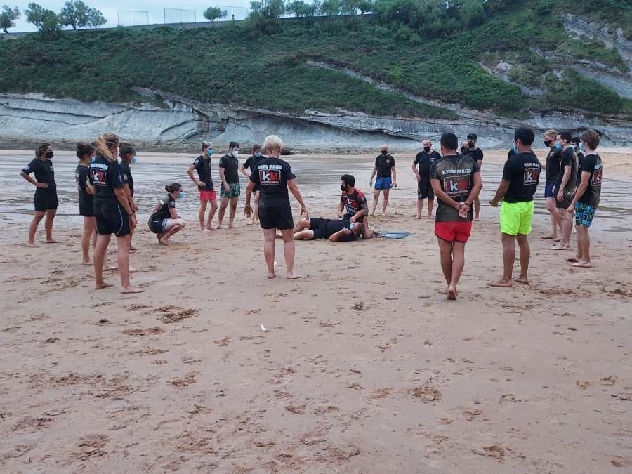 entrenamiento krav maga en santander playa mataleñas