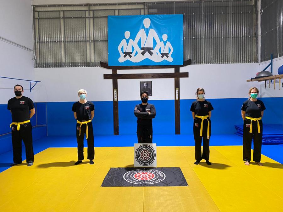 alumnos aprobados examen de cinturón amarillo krav maga fel españa