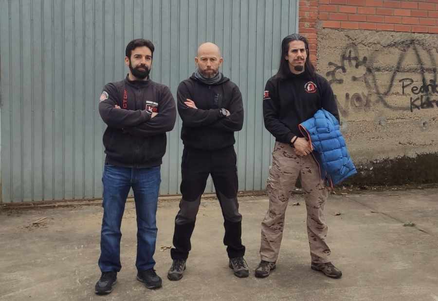 enrique oliva en león junto a instructores de krav maga fel españa