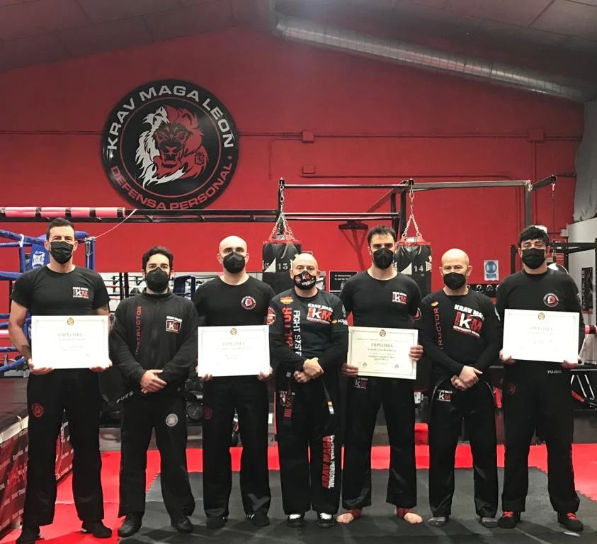 examenes de krav maga en leon enrique oliva defensa personal cinturón negro