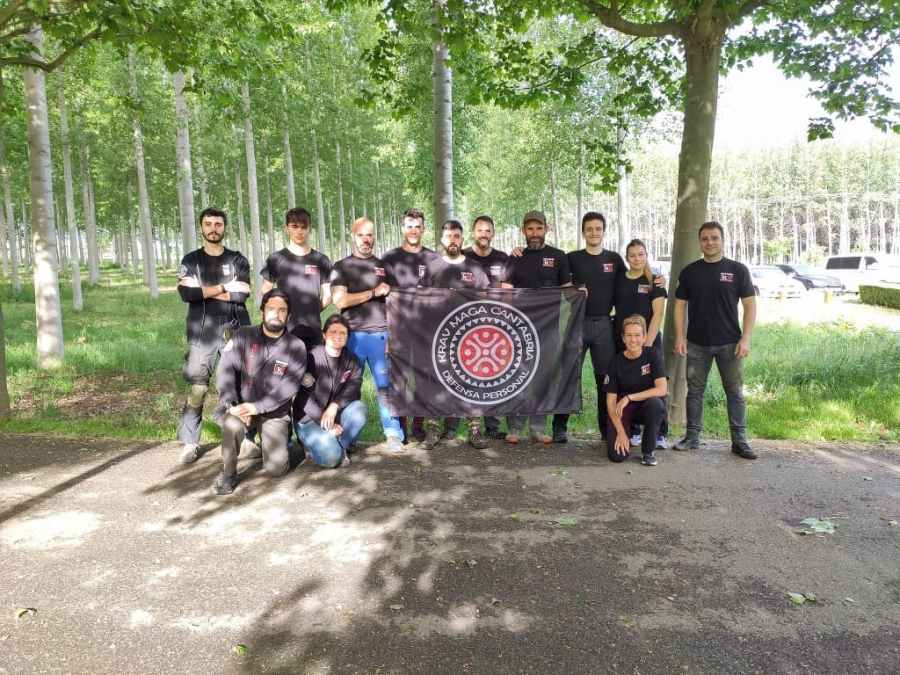grupo escuela krav maga cantabria en el seminario de krav maga militar de león