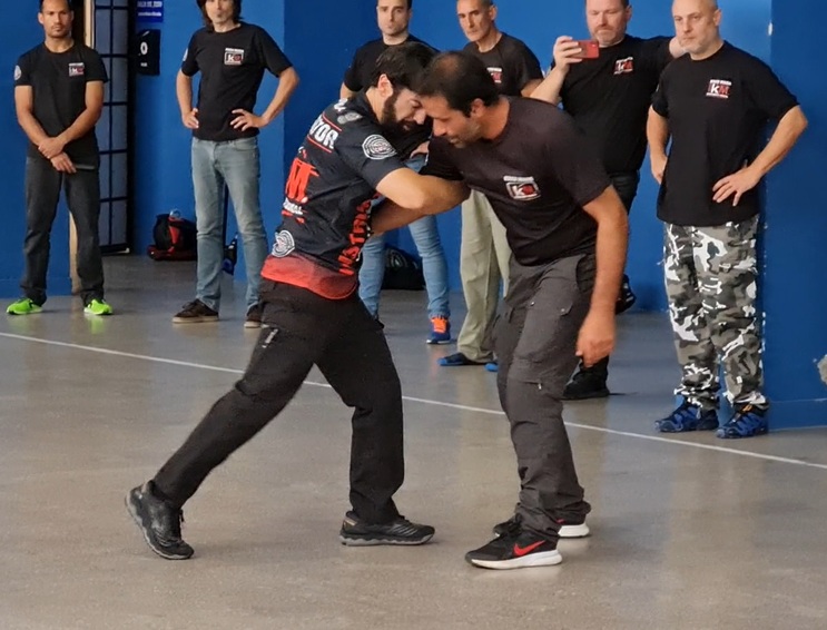 defensa ataque cuchillo krav maga