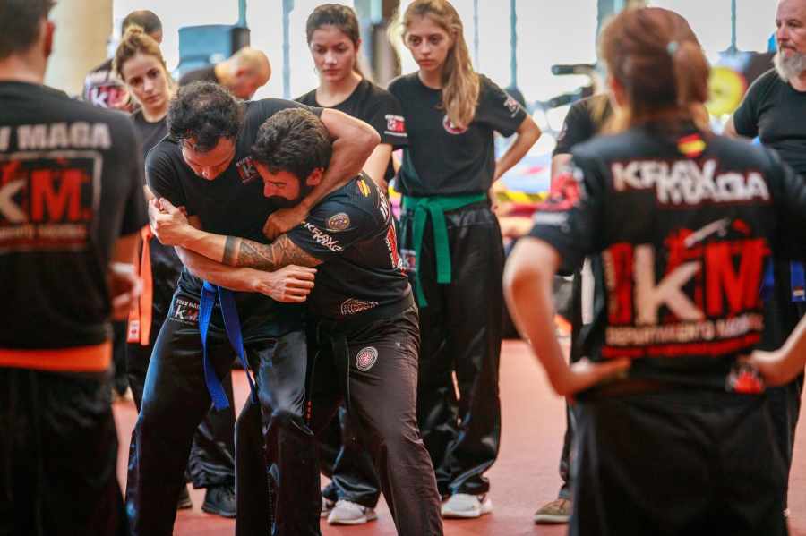 enrique oliva maestro krav maga cantabria defensa personal santander