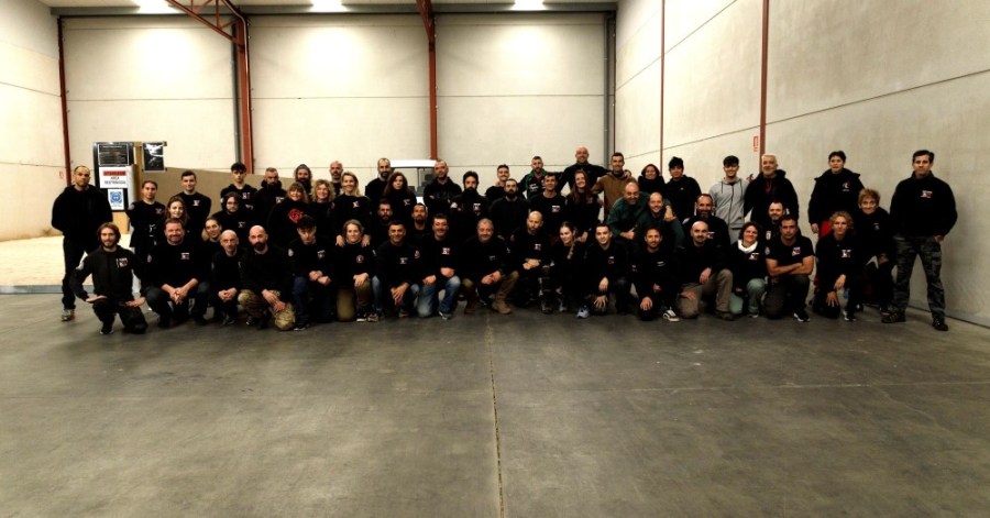 participantes instructores seminario krav maga especial vehiculos y espacios reducidos