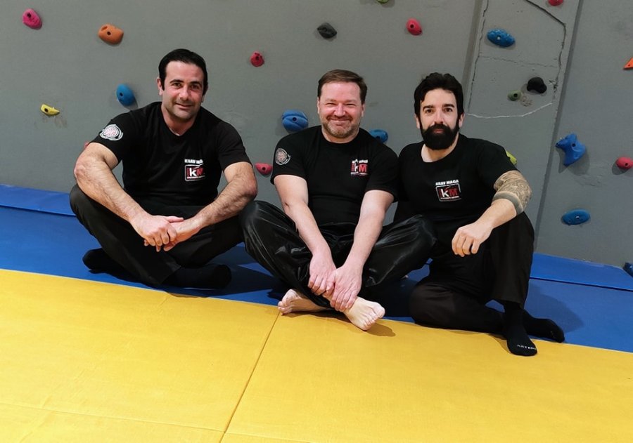 los instructores de la escuela krav maga cantabria y los responsables del departamento de krav maga de la federacion cántabra de lucha consejo superior de deportes