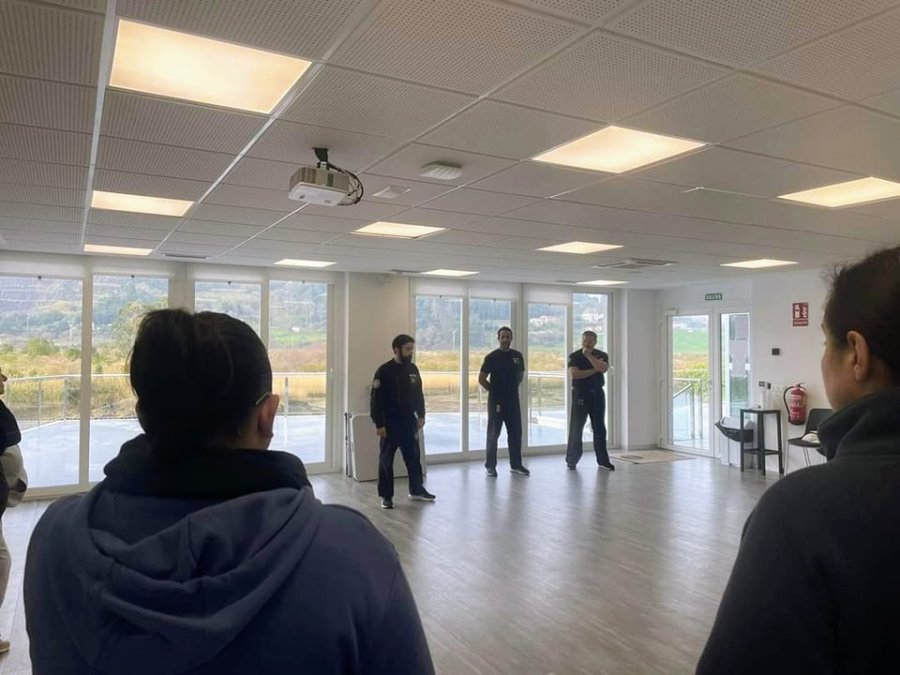 curso de defensa personal femenina en cantabria escuela krav maga cantabria