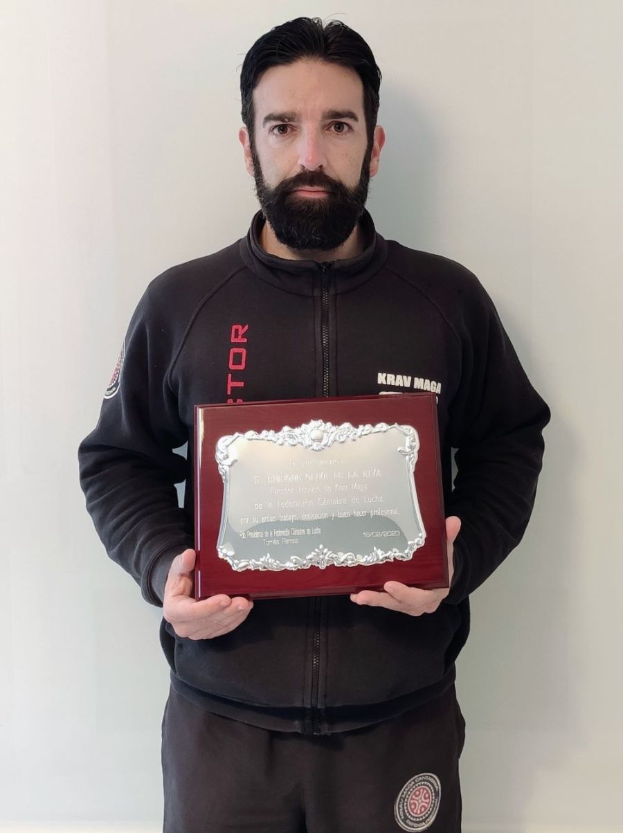 director técnico de krav maga en cantabria. federación de lucha. enrique oliva