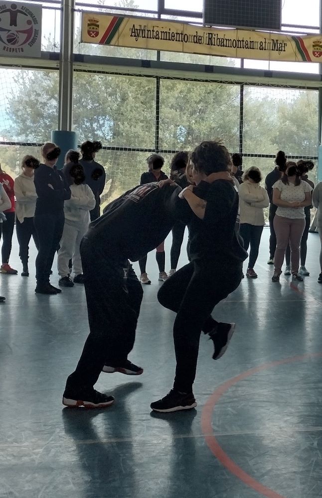 defensa personal femenina autoprotección cantabria