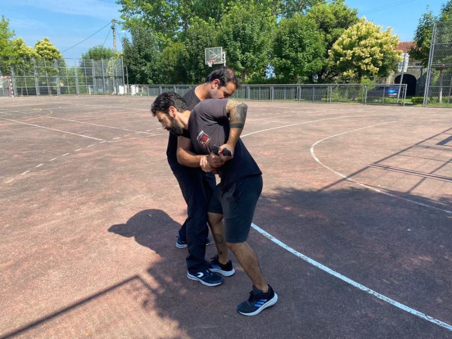 enrique oliva itay gil defensa amenaza pistola