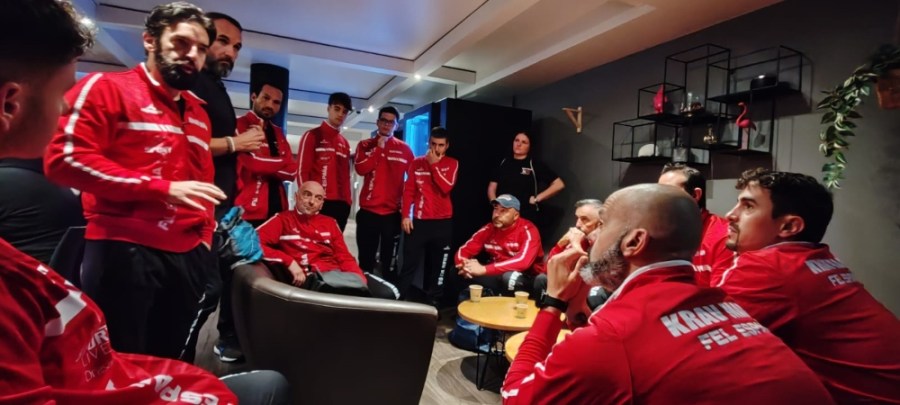 enrique oliva dando instrucciones campeonato mundo krav maga francia paris cantabria santander