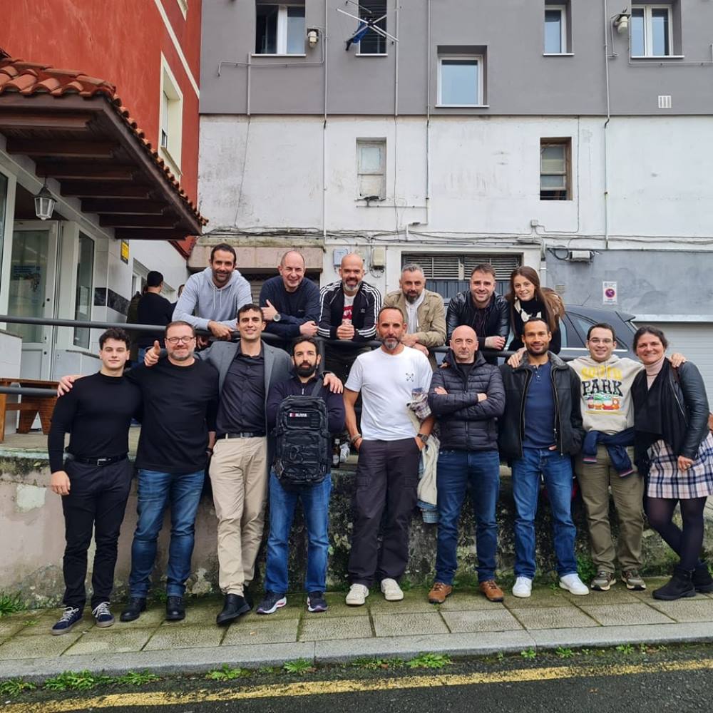 medallistas krav maga equipo competición krav maga cantabria enrique oliva